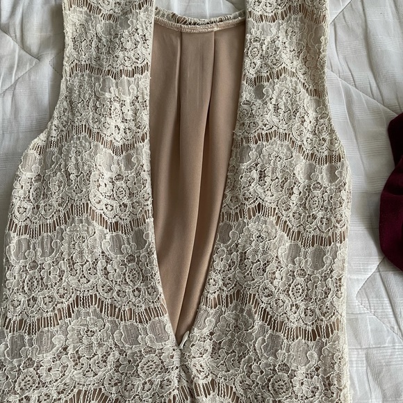 High neck lace dress - Picture 4 of 4